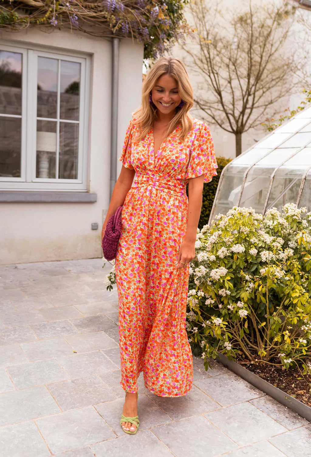 Floral print long summer dress featuring a defined waist design, perfect for warm weather outings and casual events. 5