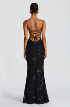Elegant women's figure-hugging maxi dress perfect for formal occasions, featuring a flattering silhouette and sophisticated design. 1