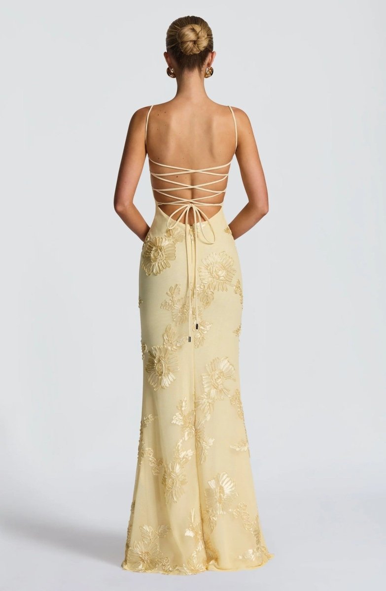 Elegant women's figure-hugging maxi dress perfect for formal occasions, featuring a flattering silhouette and sophisticated design. 8