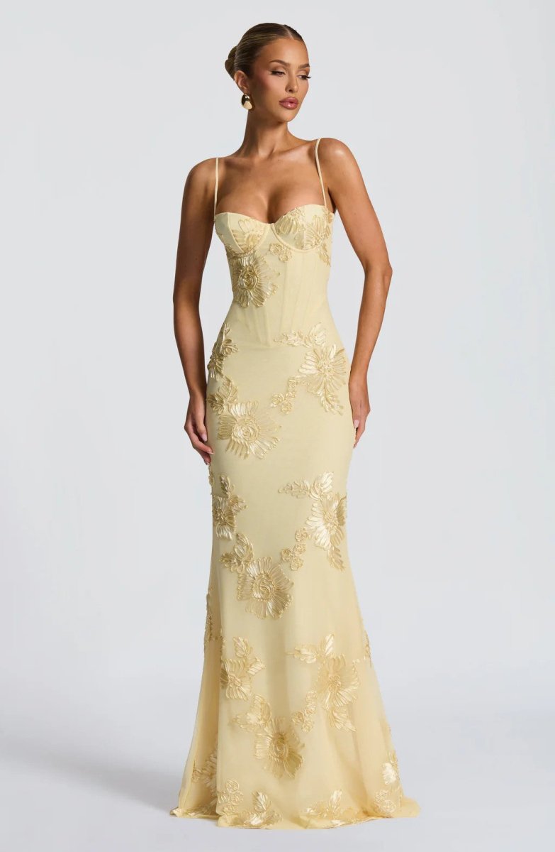 Elegant women's figure-hugging maxi dress perfect for formal occasions, featuring a flattering silhouette and sophisticated design. 9